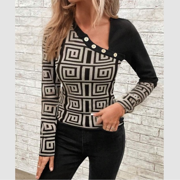 Luxe geo print symmetrical neck blouse - Picture 4 of 6